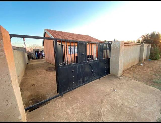 2 BEDROOM HOUSE FOR SALE IN PALM RIDGE EXT 2